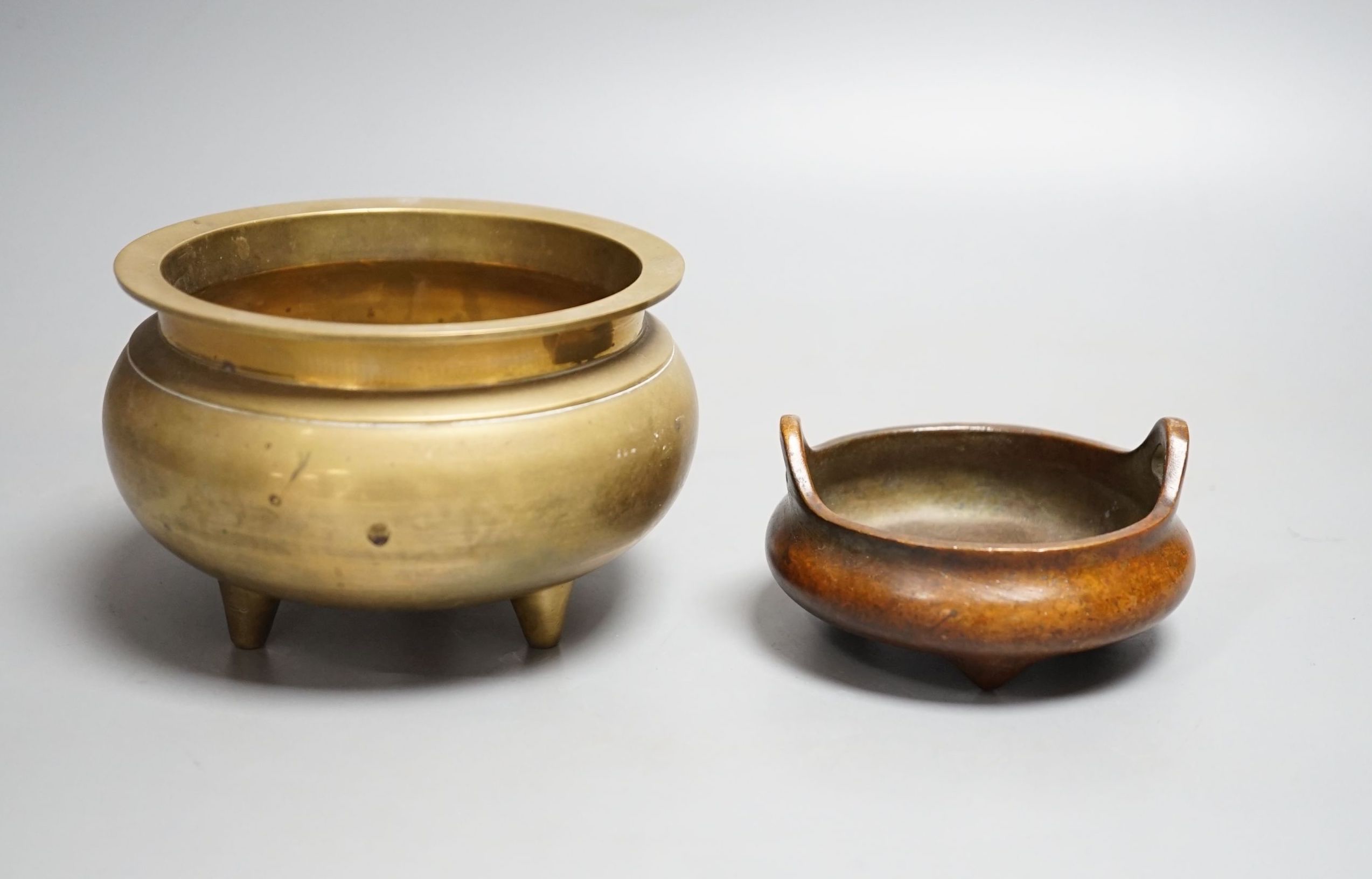 Two Chinese bronze censers, largest 11cm in diameter